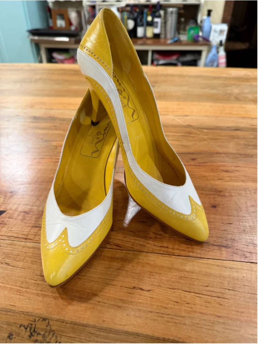 Vintage The Touch of Nina Yellow White Spectator Pumps Heels 6.5 M Leather Wingt